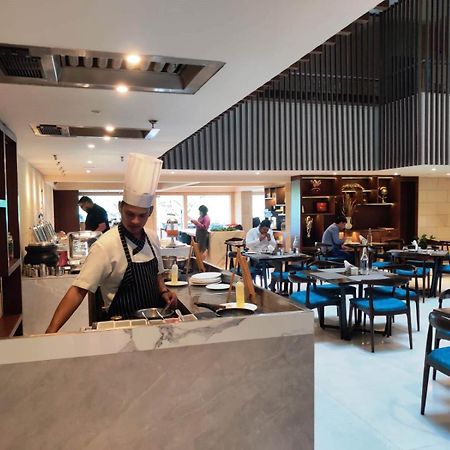 Royal Orchid Golden Suites Pune Dış mekan fotoğraf