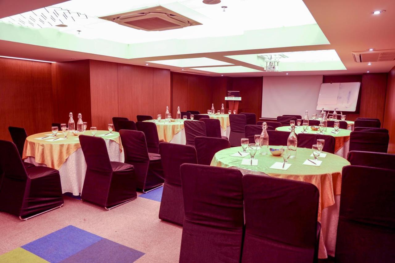 Royal Orchid Golden Suites Pune Dış mekan fotoğraf