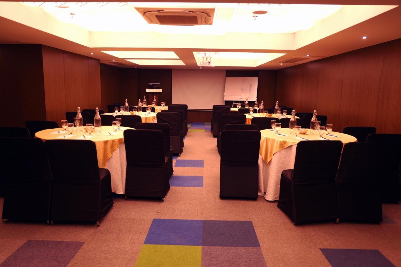 Royal Orchid Golden Suites Pune Dış mekan fotoğraf