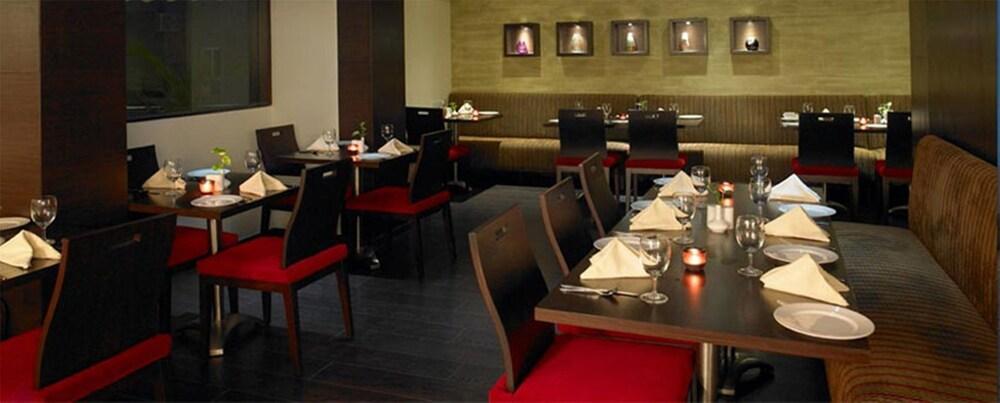 Royal Orchid Golden Suites Pune Dış mekan fotoğraf