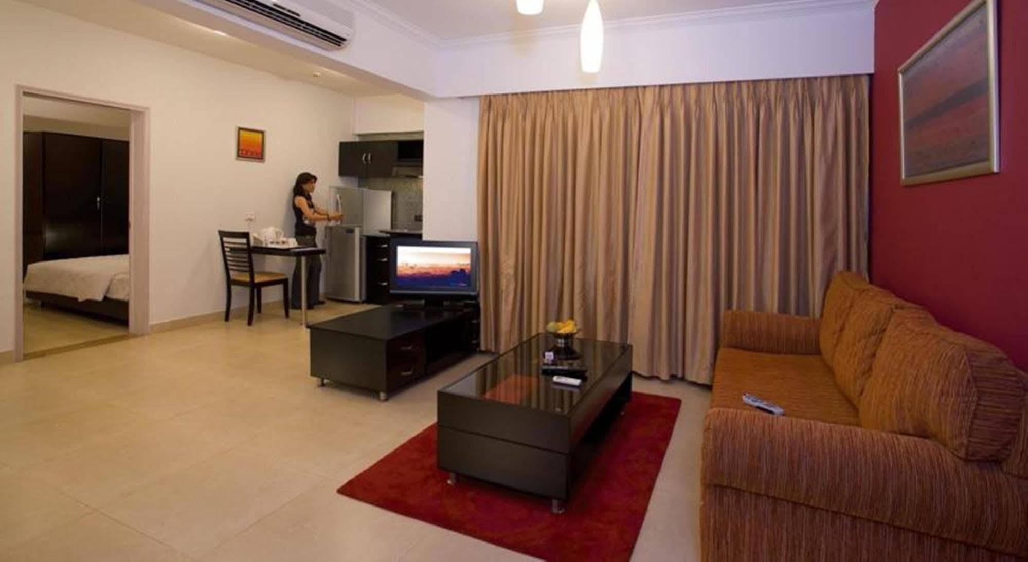 Royal Orchid Golden Suites Pune Dış mekan fotoğraf