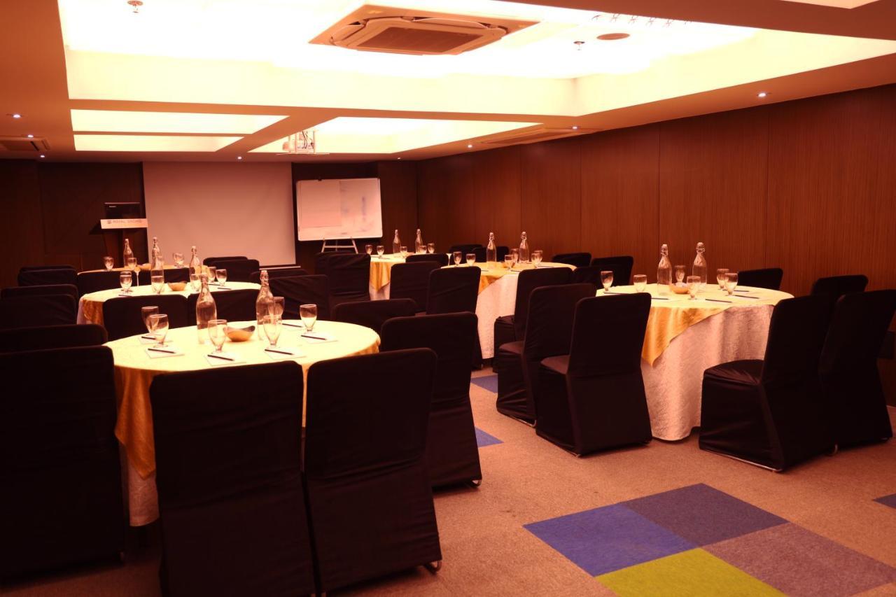 Royal Orchid Golden Suites Pune Dış mekan fotoğraf
