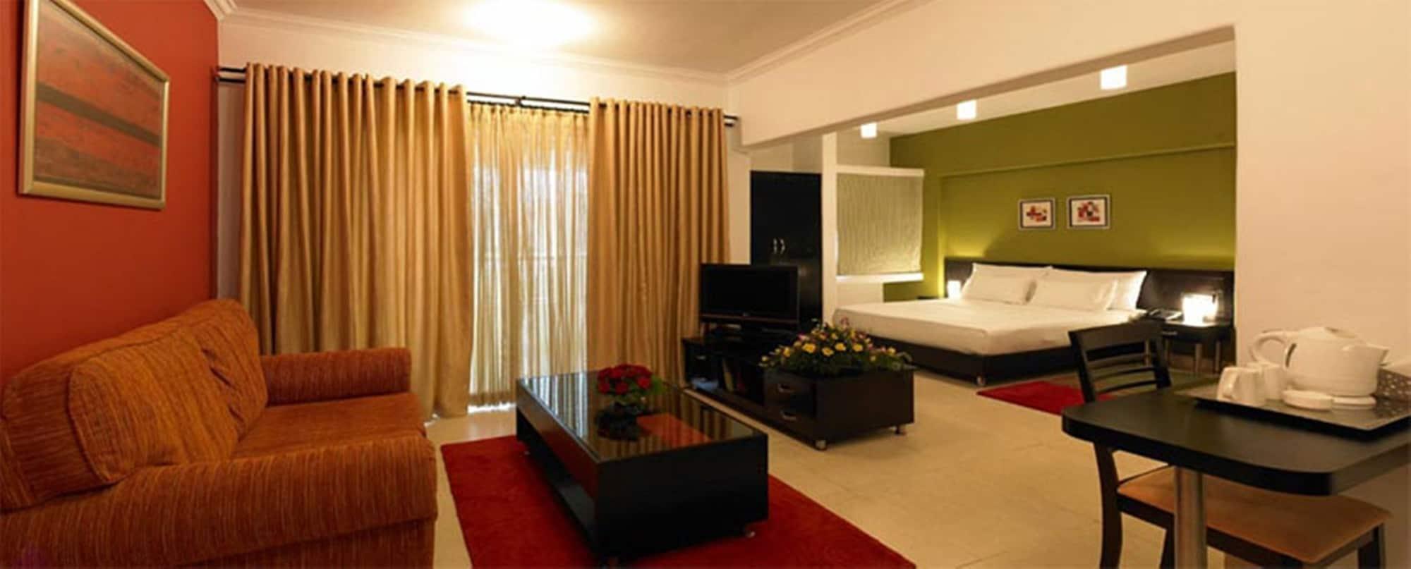 Royal Orchid Golden Suites Pune Dış mekan fotoğraf