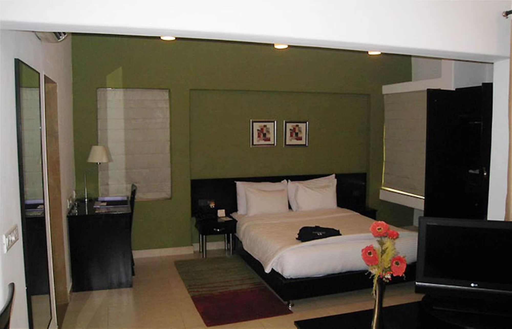 Royal Orchid Golden Suites Pune Dış mekan fotoğraf