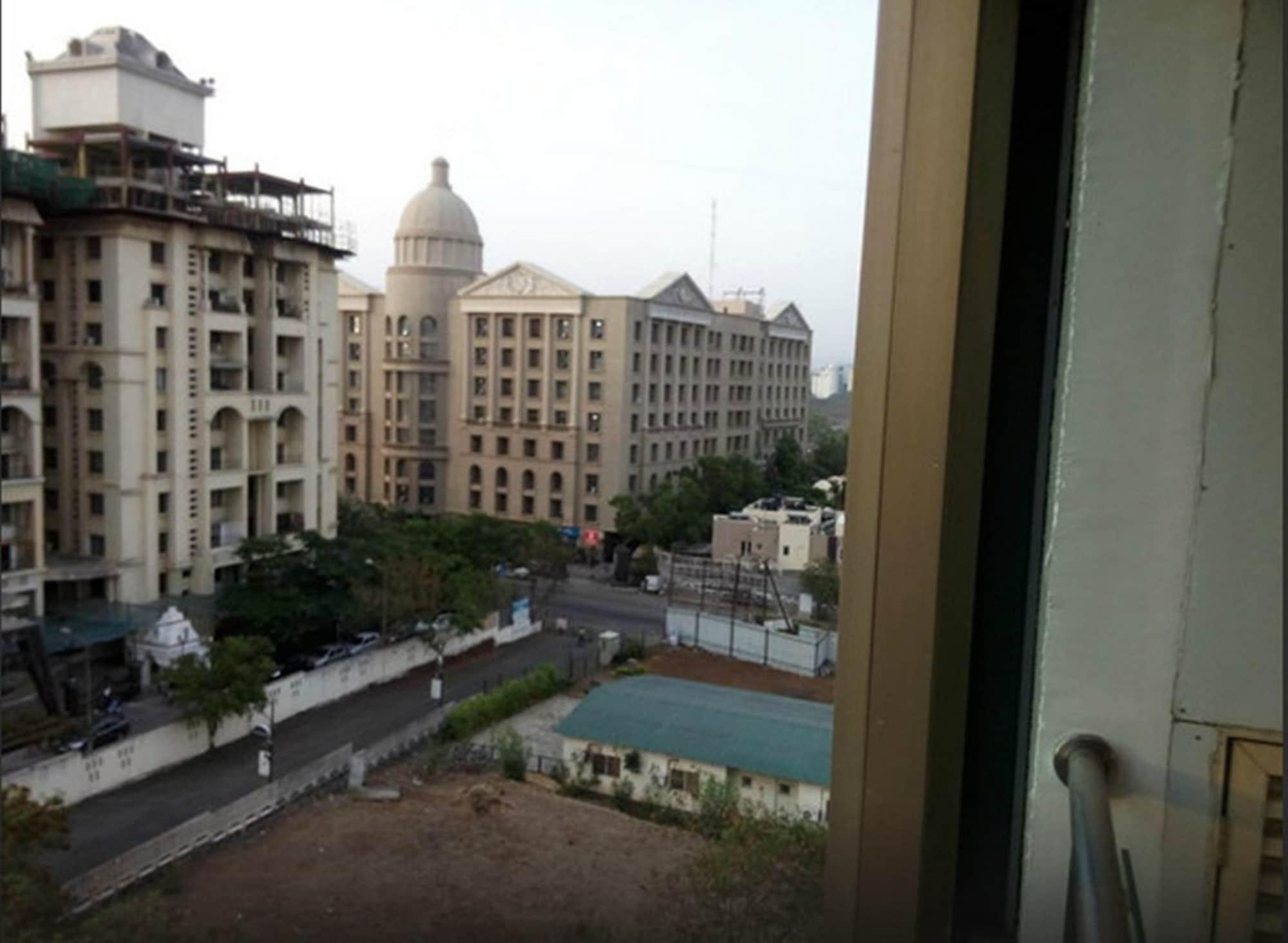Royal Orchid Golden Suites Pune Dış mekan fotoğraf