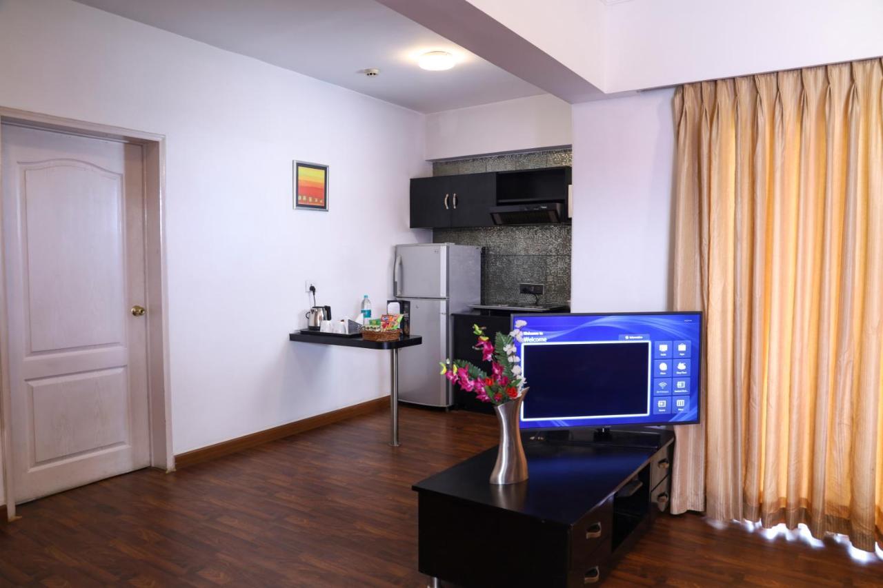 Royal Orchid Golden Suites Pune Dış mekan fotoğraf