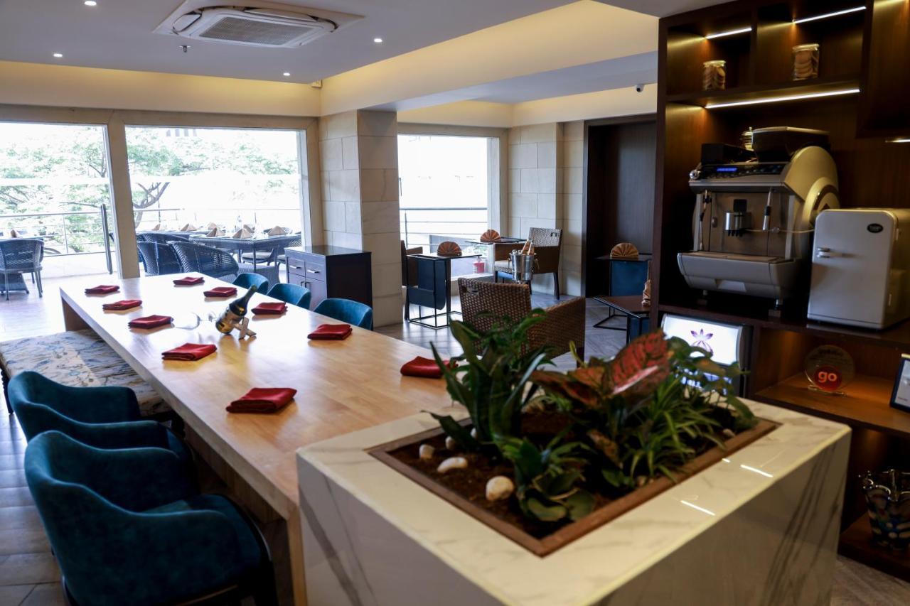 Royal Orchid Golden Suites Pune Dış mekan fotoğraf