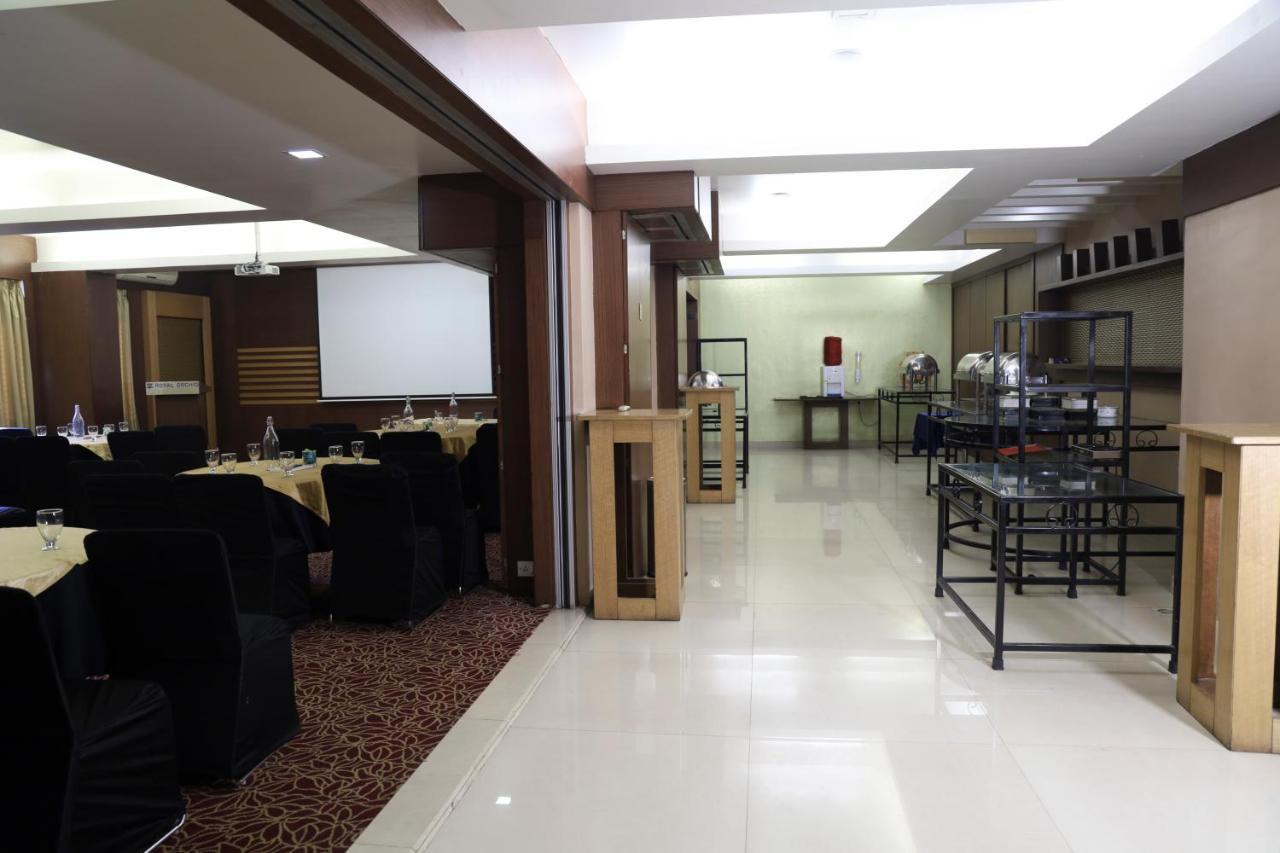 Royal Orchid Golden Suites Pune Dış mekan fotoğraf