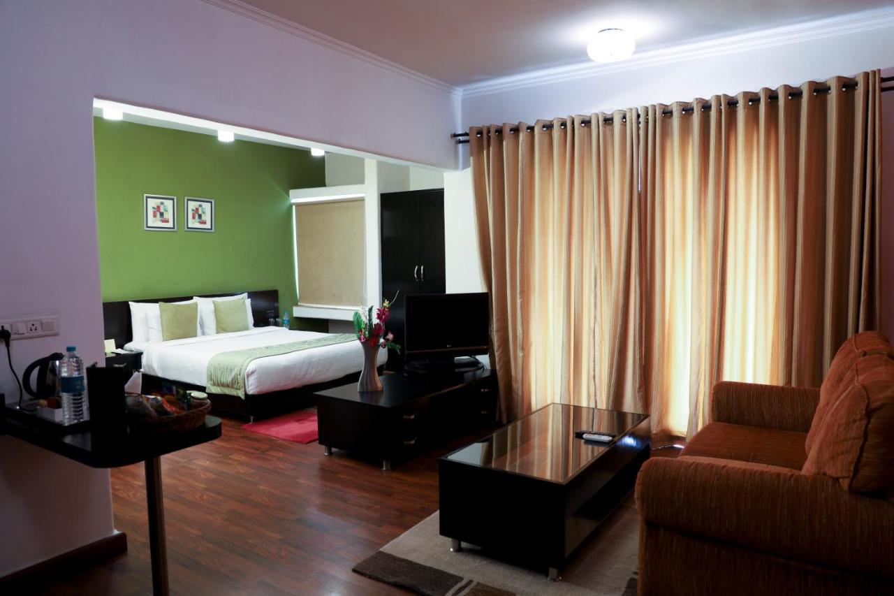 Royal Orchid Golden Suites Pune Dış mekan fotoğraf